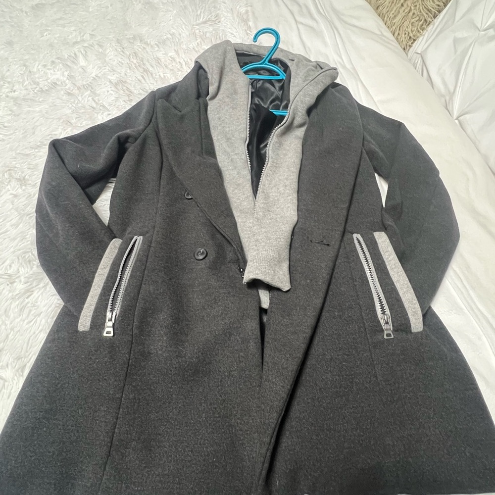 Beautiful coat - Picture 3 of 5